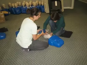 Practising effective CPR and airway management in HCP courses